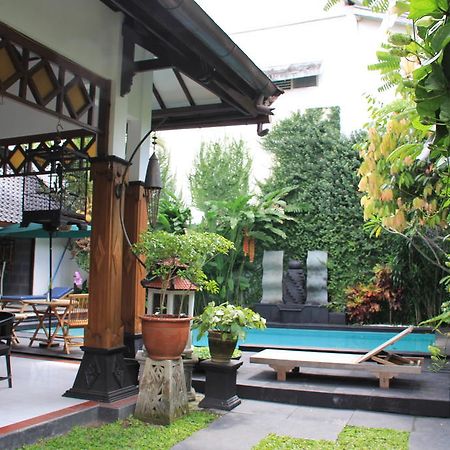 Griya Yunika Hotel Jogjakarta Buitenkant foto