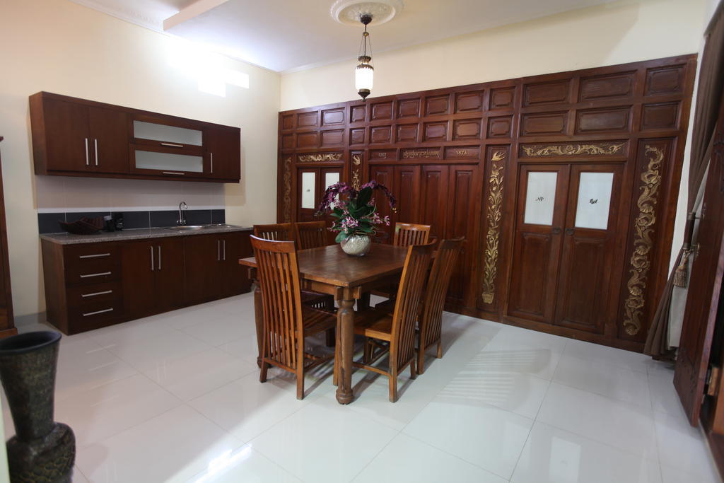 Griya Yunika Hotel Jogjakarta Buitenkant foto