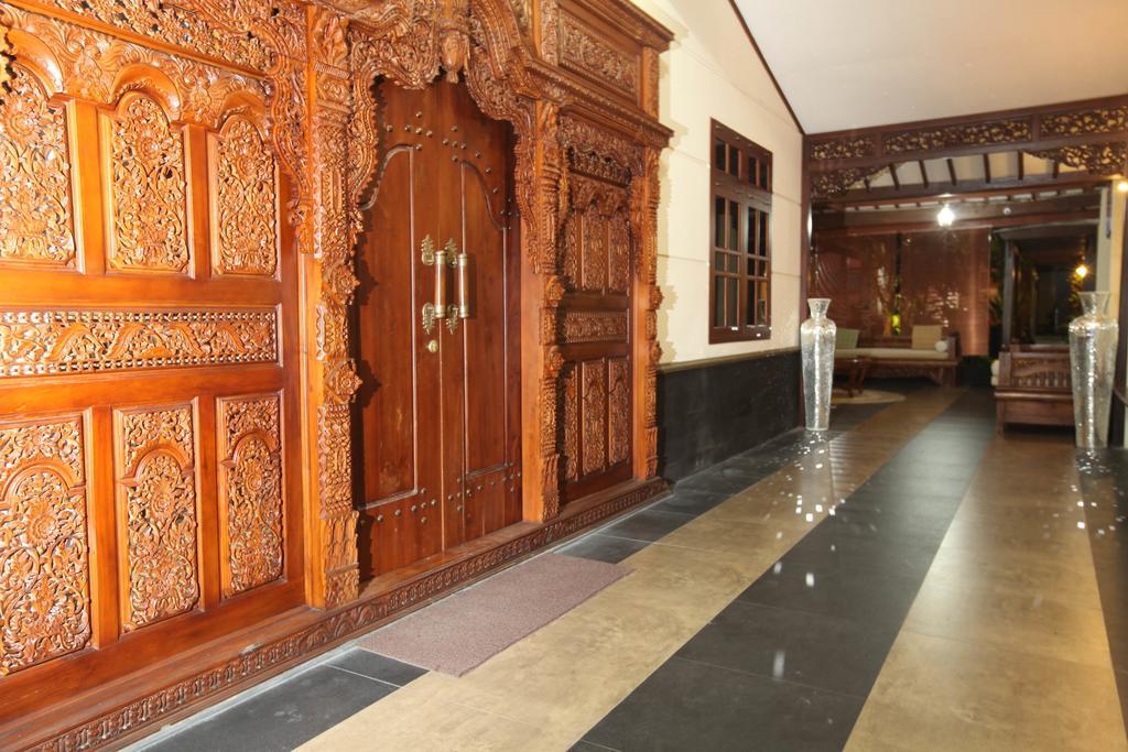 Griya Yunika Hotel Jogjakarta Buitenkant foto