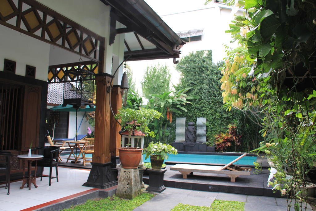 Griya Yunika Hotel Jogjakarta Buitenkant foto