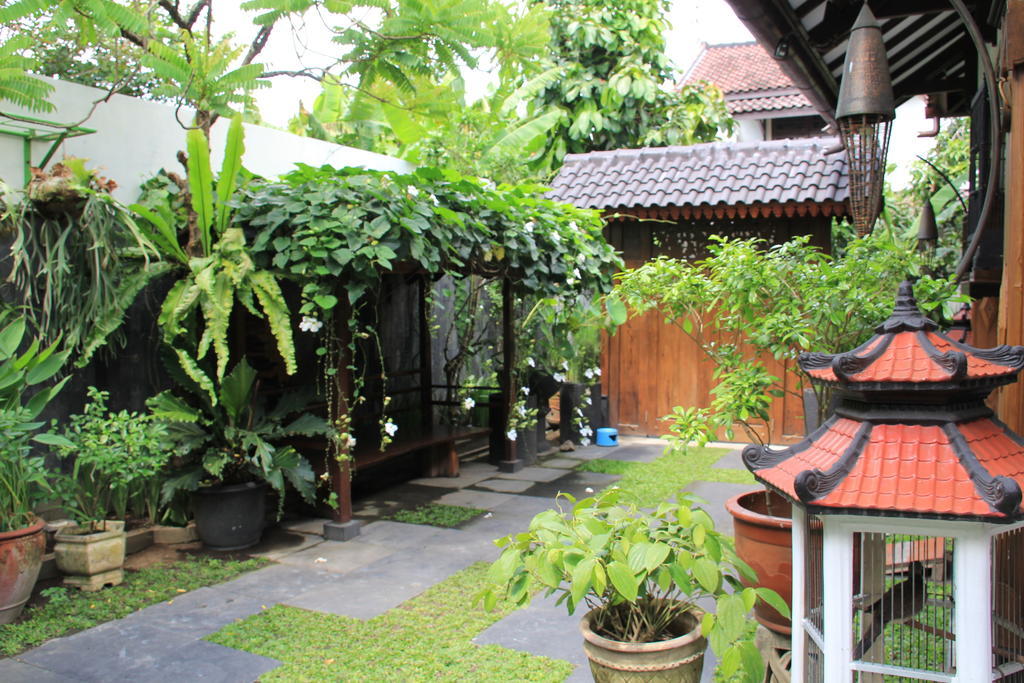 Griya Yunika Hotel Jogjakarta Buitenkant foto