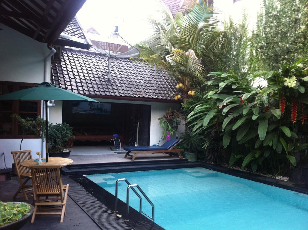 Griya Yunika Hotel Jogjakarta Buitenkant foto