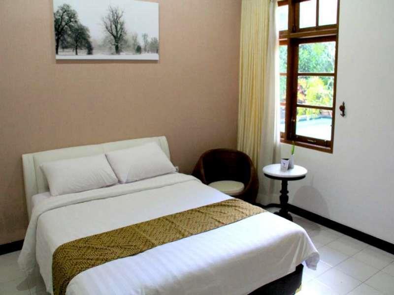 Griya Yunika Hotel Jogjakarta Buitenkant foto