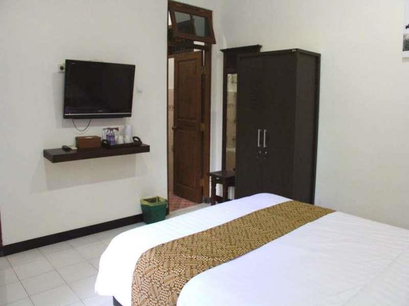 Griya Yunika Hotel Jogjakarta Buitenkant foto