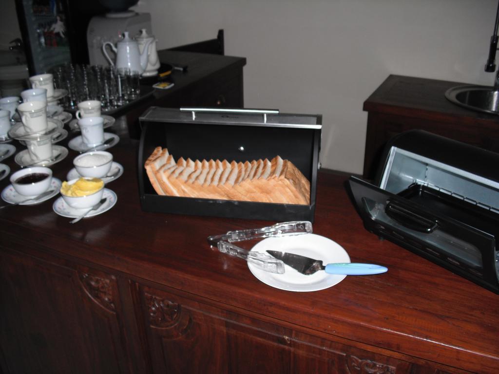 Griya Yunika Hotel Jogjakarta Buitenkant foto