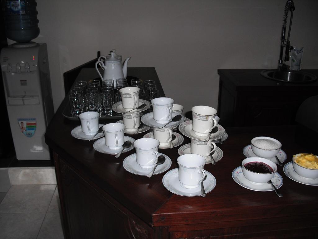 Griya Yunika Hotel Jogjakarta Buitenkant foto