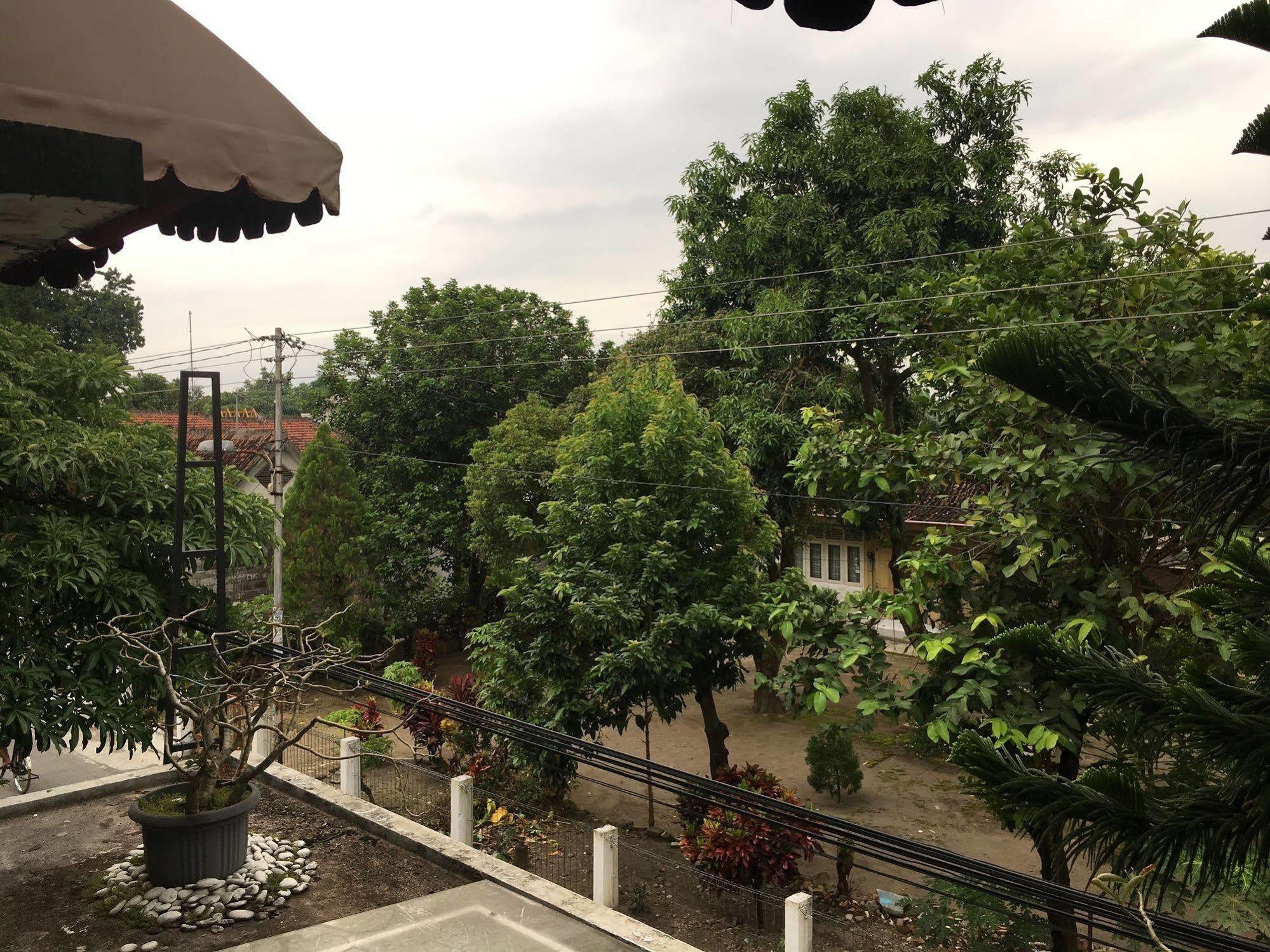 Griya Yunika Hotel Jogjakarta Buitenkant foto