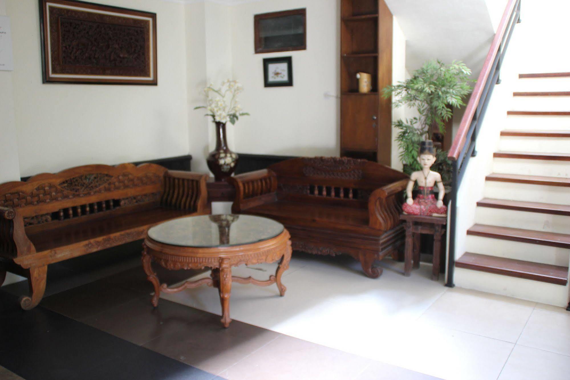 Griya Yunika Hotel Jogjakarta Buitenkant foto