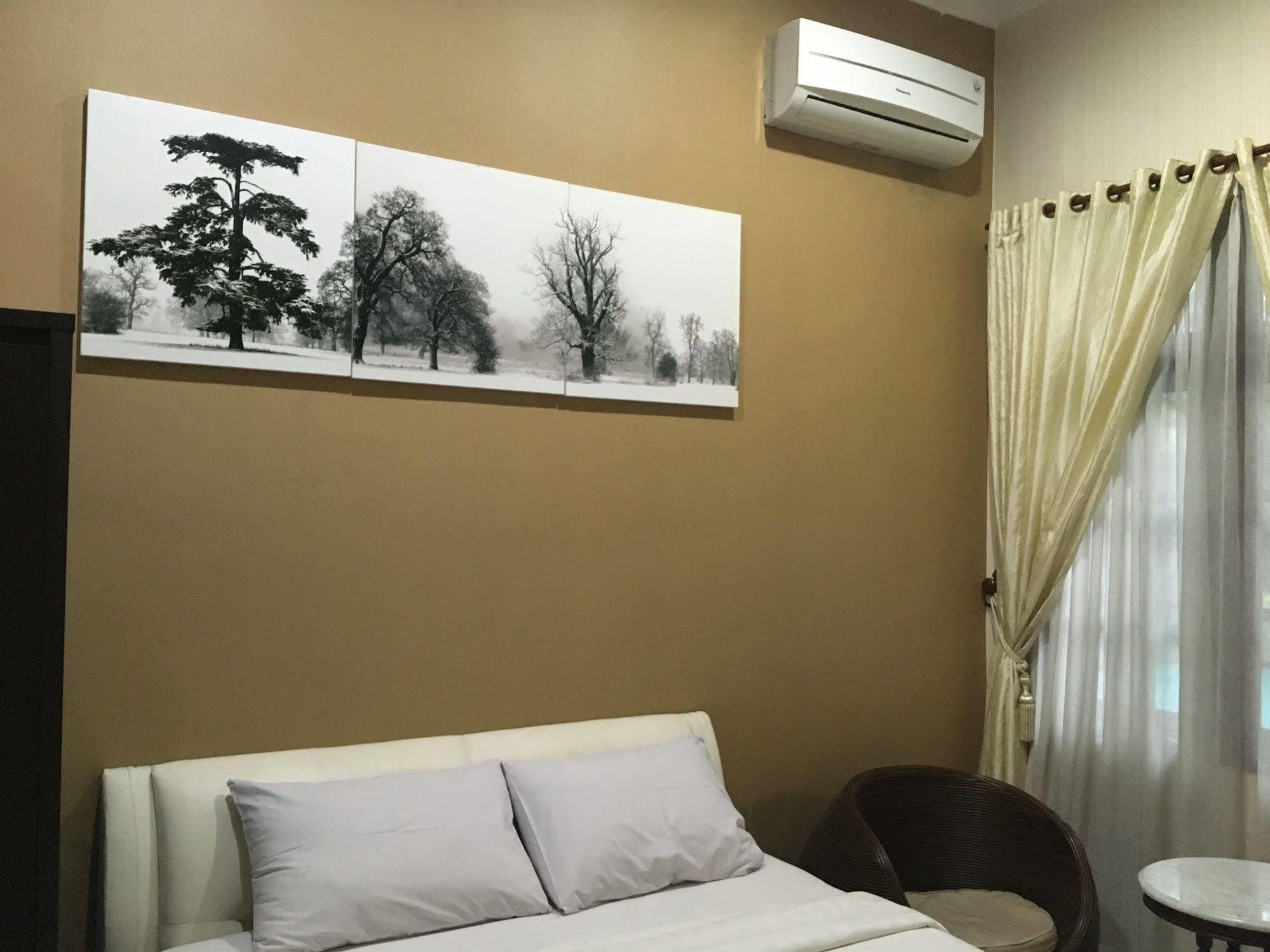 Griya Yunika Hotel Jogjakarta Buitenkant foto