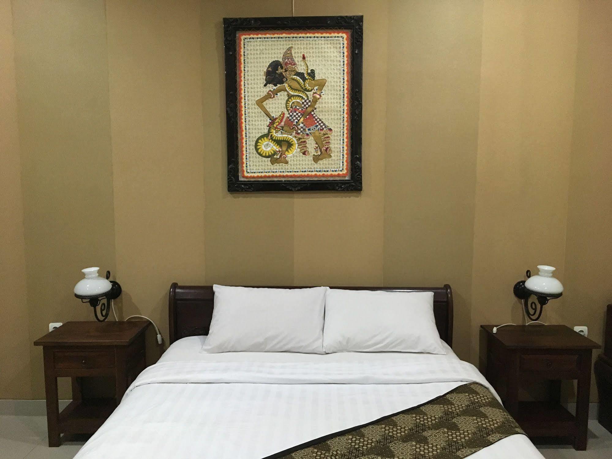 Griya Yunika Hotel Jogjakarta Buitenkant foto