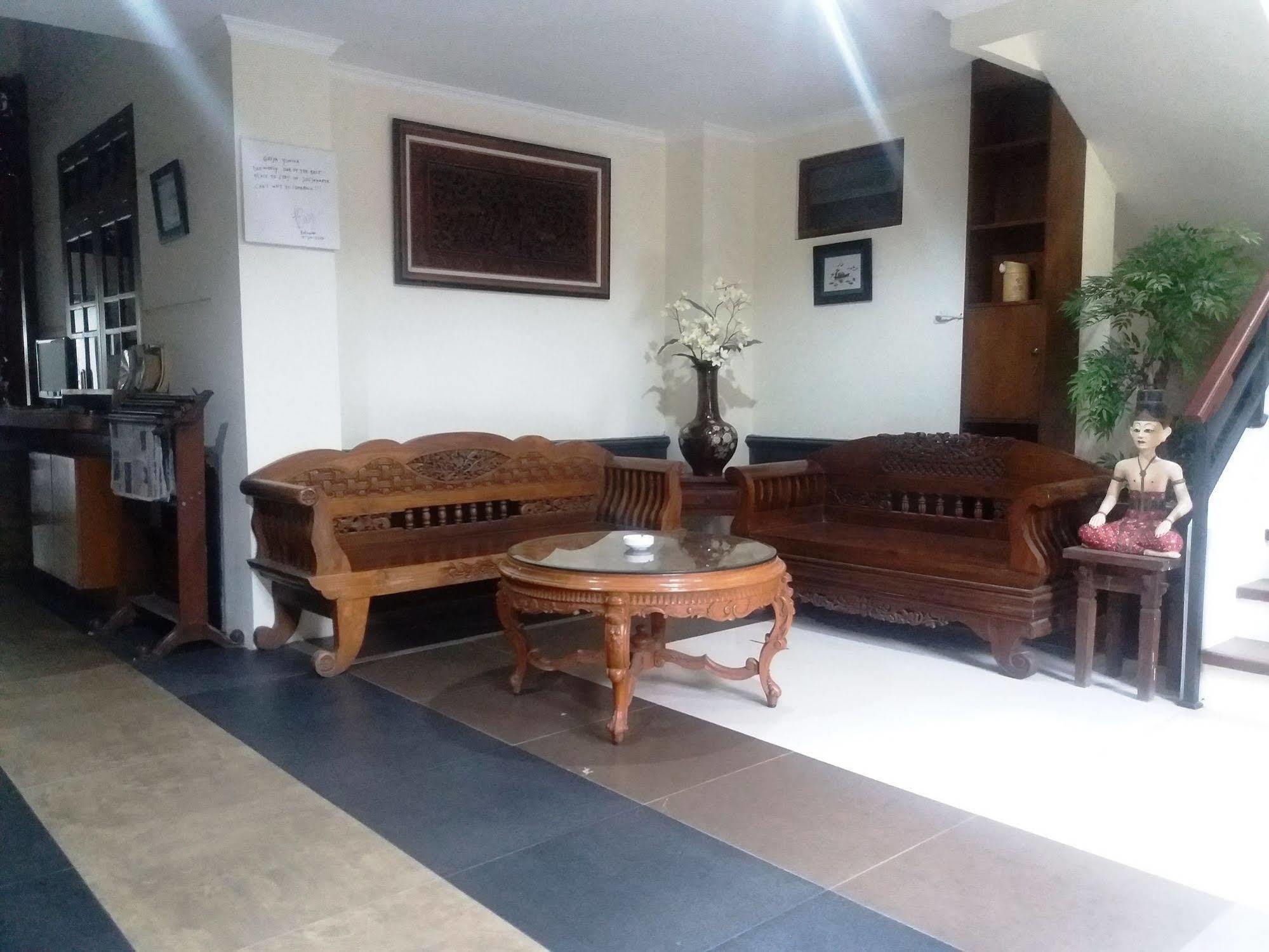 Griya Yunika Hotel Jogjakarta Buitenkant foto