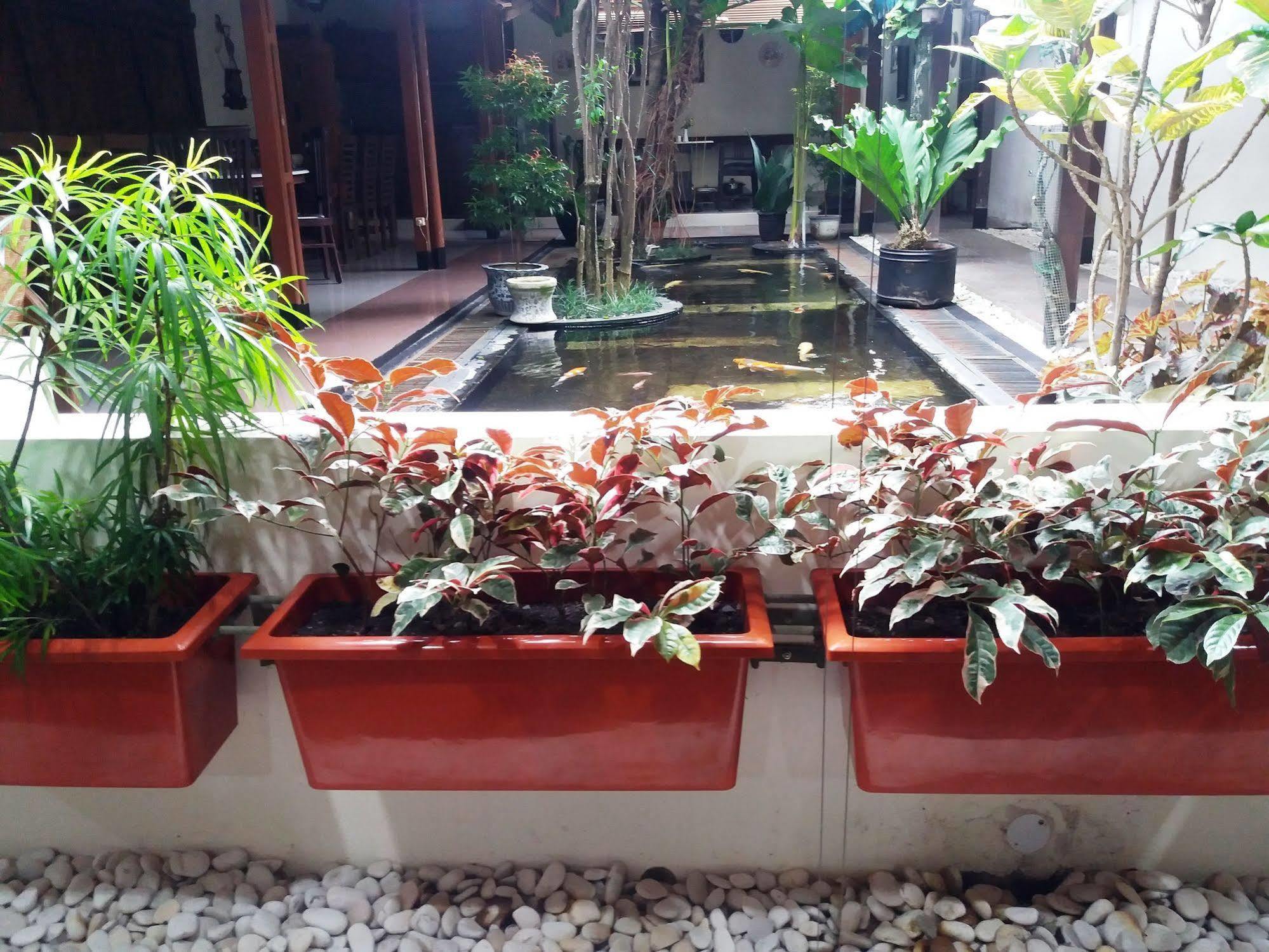 Griya Yunika Hotel Jogjakarta Buitenkant foto