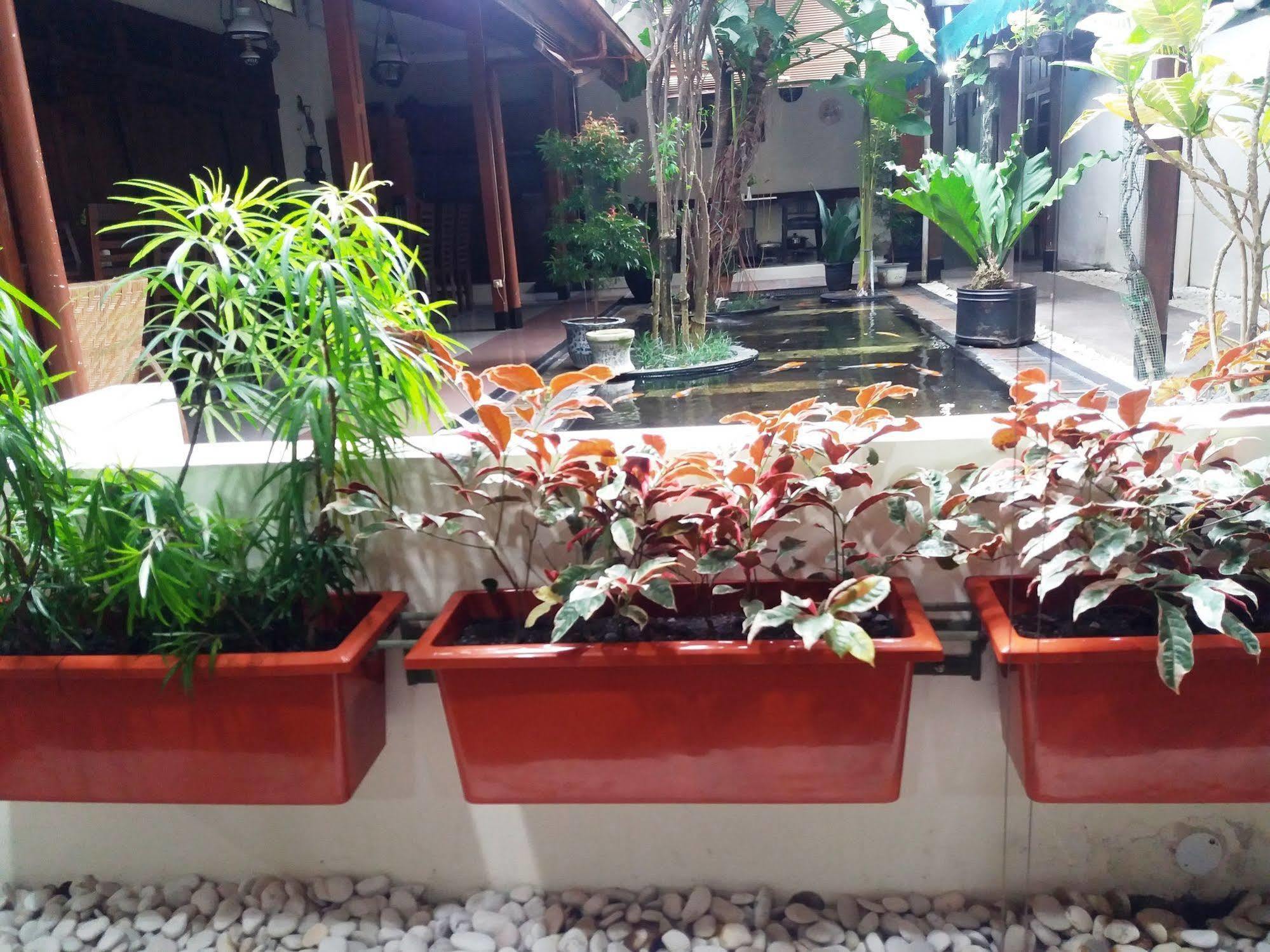 Griya Yunika Hotel Jogjakarta Buitenkant foto