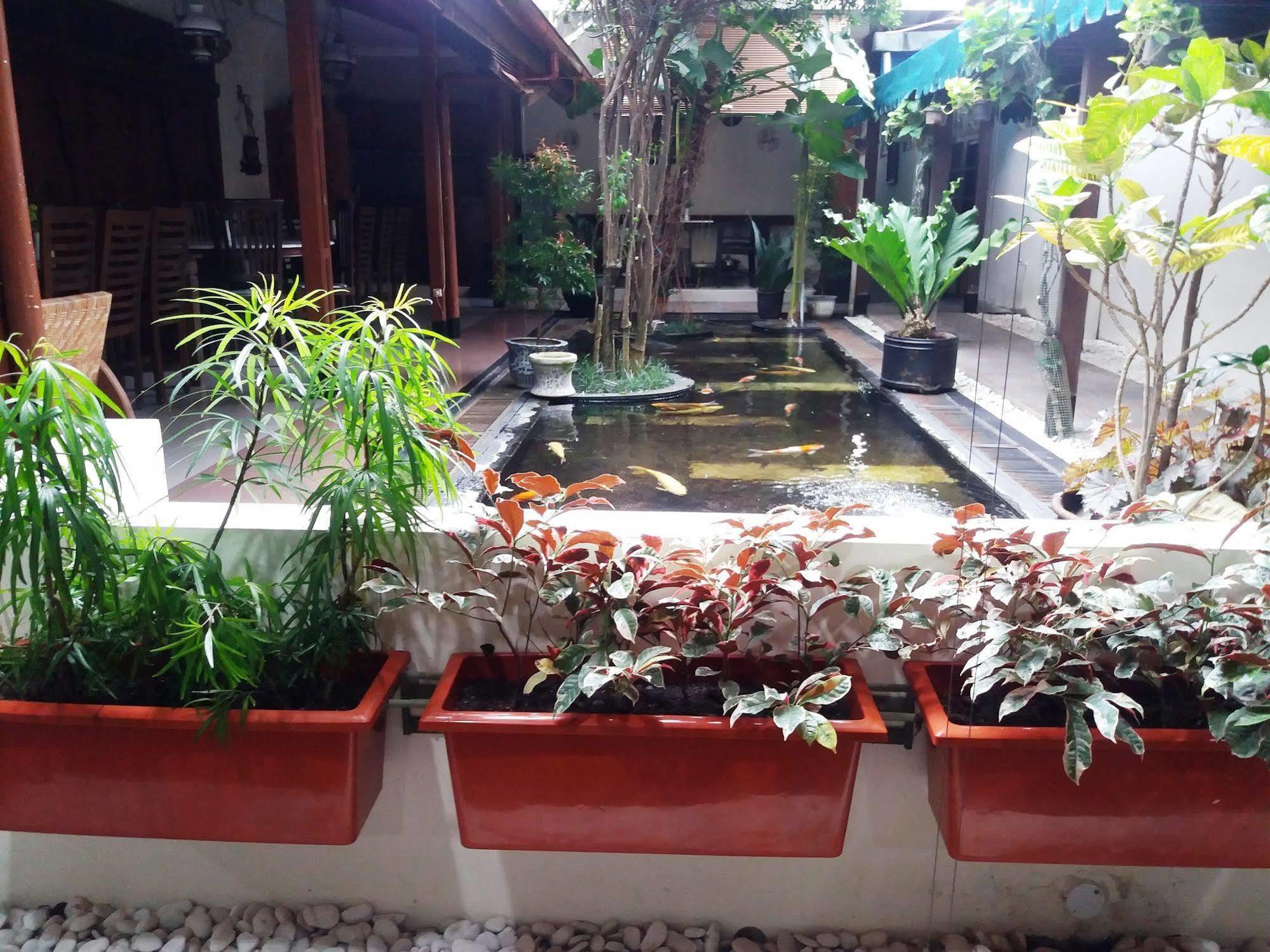 Griya Yunika Hotel Jogjakarta Buitenkant foto