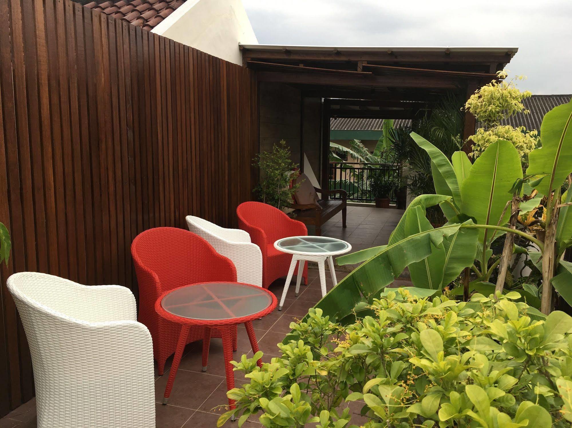 Griya Yunika Hotel Jogjakarta Buitenkant foto